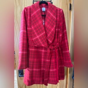 Beautiful Cabi Evita red plaid coat. Size M.
